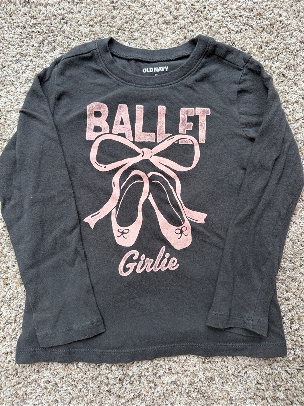 Old Navy dark gray Long-Sleeve Tee with Pink Ballet Shoes Graphic size 5T